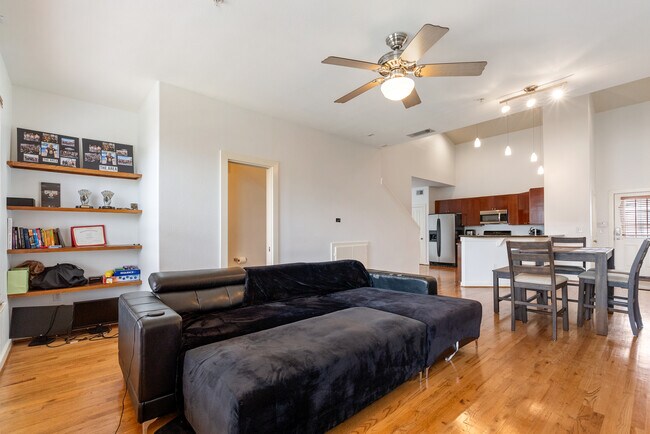 Building Photo - 2216 Chenevert St