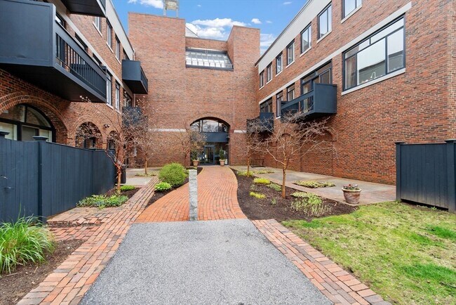 Building Photo - 100 Keyes Rd