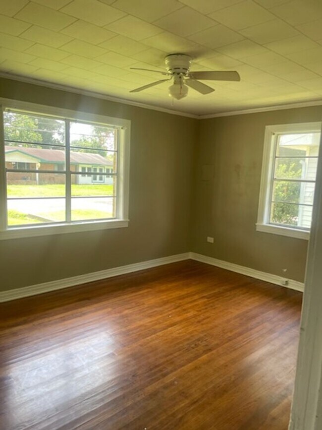Building Photo - 2 Bedroom House in New Iberia
