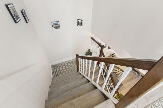 Building Photo - 5674 SE Riverboat Dr