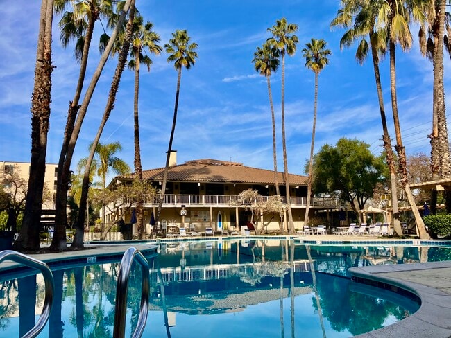 Building Photo - 350 N Civic Dr