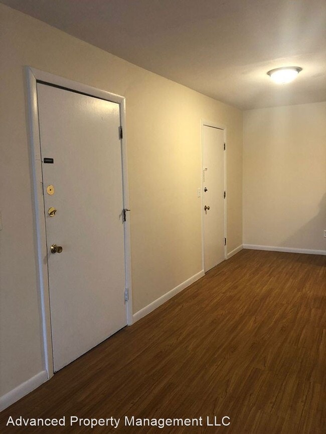 Building Photo - 1045 River St