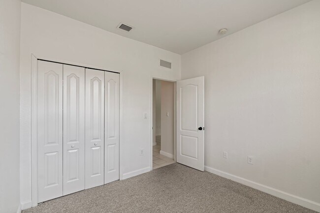 Building Photo - 2-bath condo on the 2nd floor with a newly...