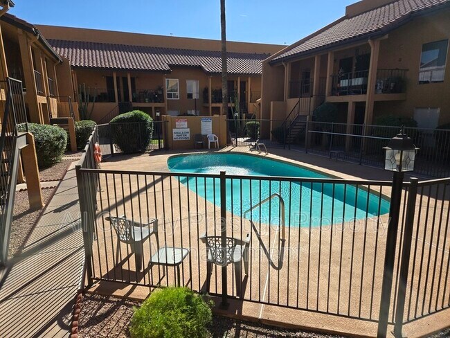 Building Photo - 1831 W Mulberry Dr