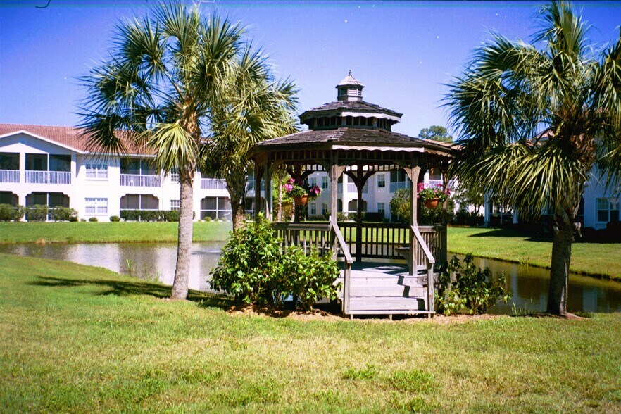 Building Photo - 4212 Central Sarasota Pky
