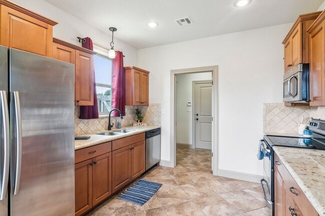 Building Photo - 6500 Llano Ln