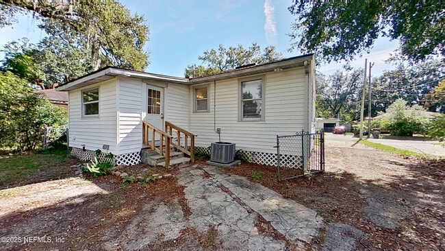 Building Photo - 3325 Claremont Rd