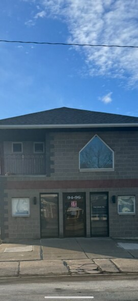 Building Photo - 94 E Bridge St