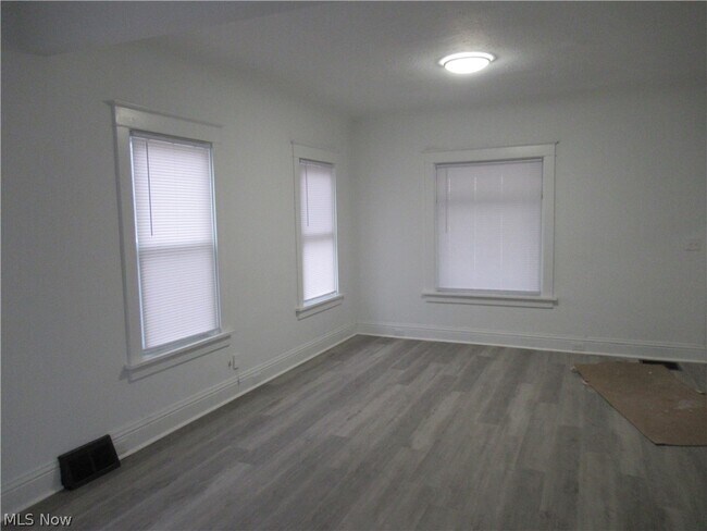 Building Photo - 378 Columbus St