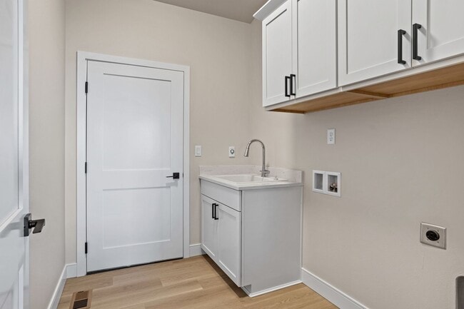 Building Photo - West Valley Luxury Townhome