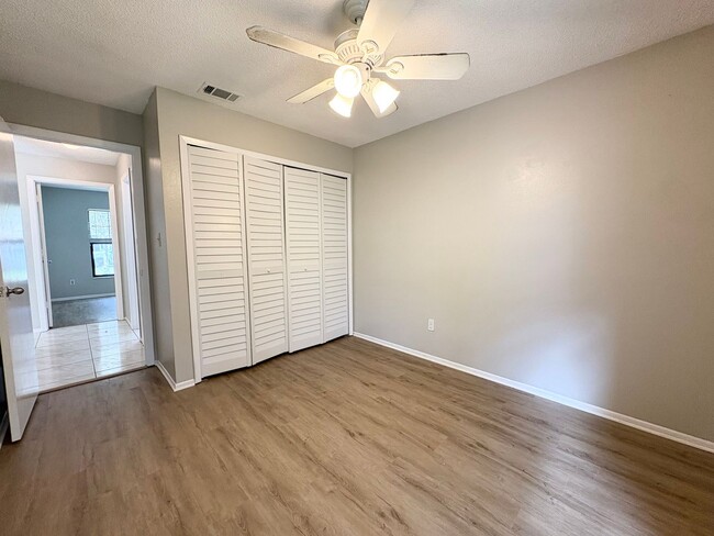 Building Photo - Great 3 BR home ~ Fenced Back Yard ~ A-Rat...