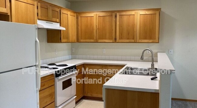 Building Photo - 15617 NE Milton Pl