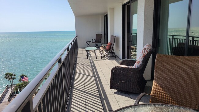 Building Photo - PENDING LEASE-Annual turnkey furnished  2/...
