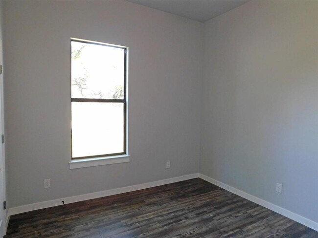Building Photo - 207 Laurel Ln