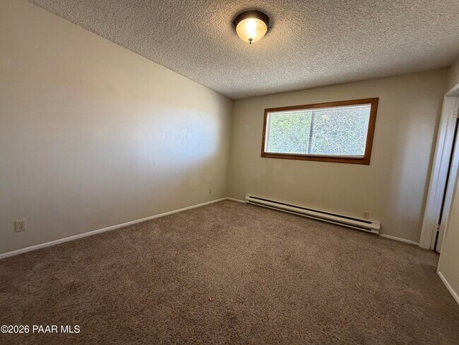 Building Photo - 366 W Tamarack Ln
