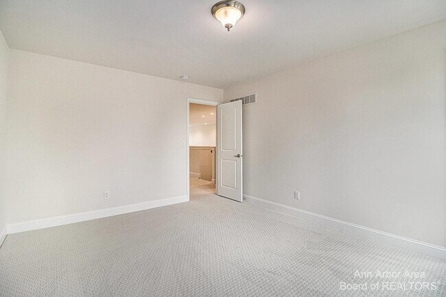 Building Photo - 3343 Roseford Blvd