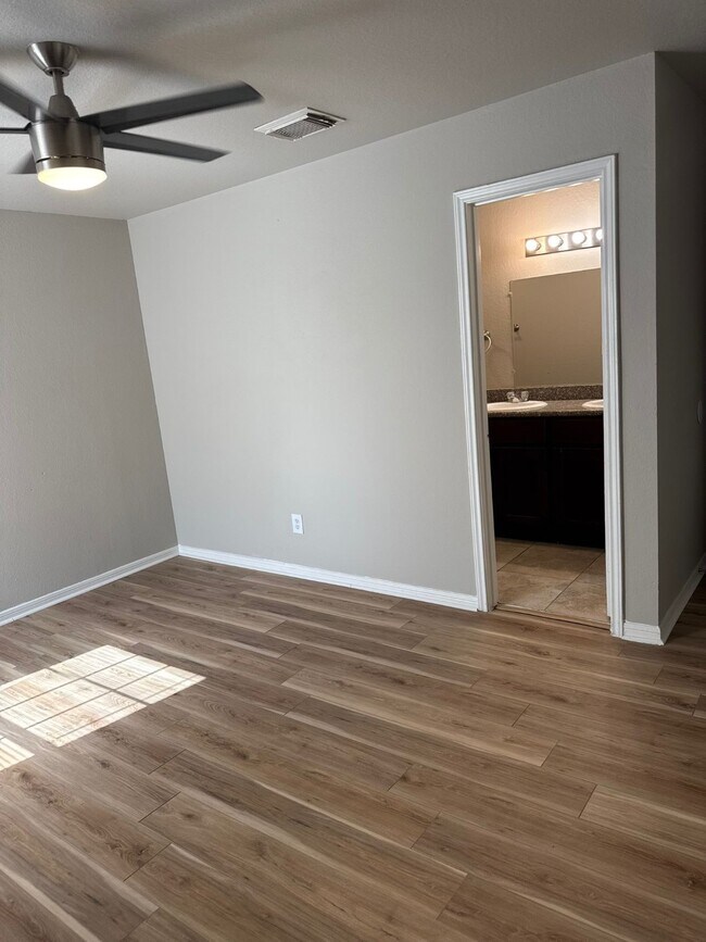 Building Photo - 12015 Clifton Oaks Dr