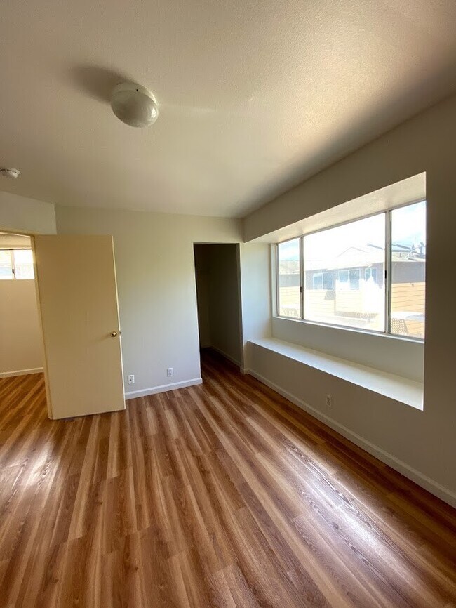 Building Photo - Desirable Lombard Way in Ewa, 3 Bed 2.5 Bath w/ 2 Car garage, Newer unit, Pet Negotiable