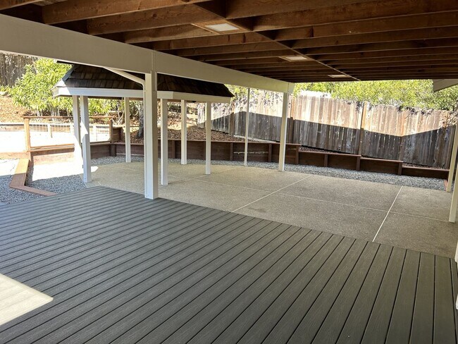 Building Photo - Beautifully Remodeled President’s Neighborhood Home