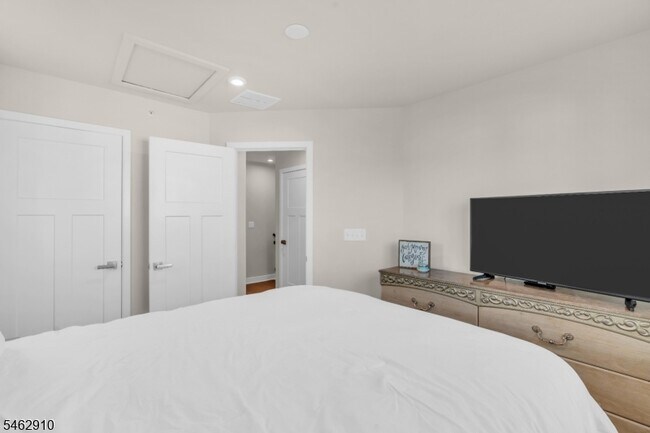 Building Photo - 246 Kiln Dr