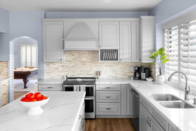 Building Photo - 5604 E Beverly Ln