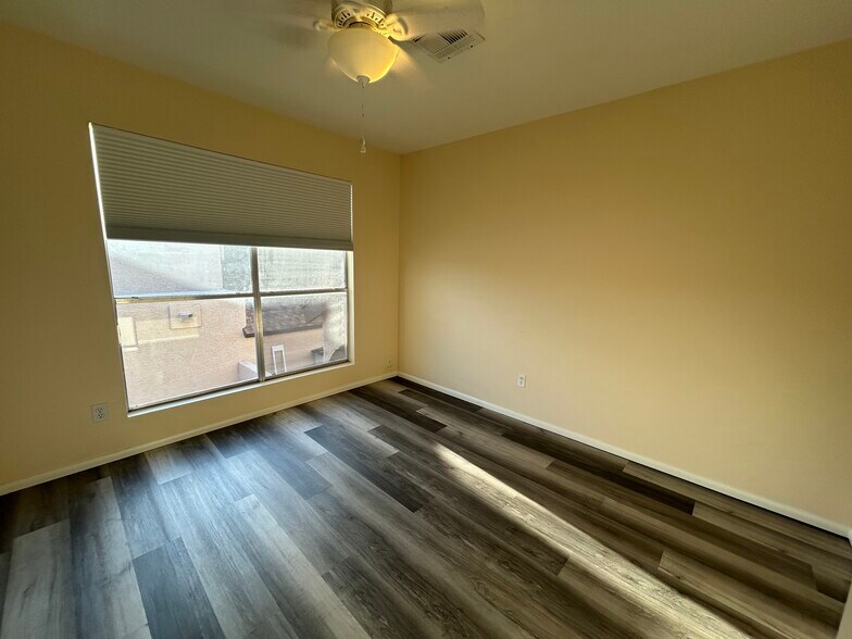 Building Photo - 505 E Kerry Ln