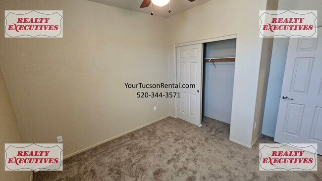 Building Photo - Wentworth Rd South - 4 Bedrooms 2.5 bathrooms, 3 car garage and large fenced yard