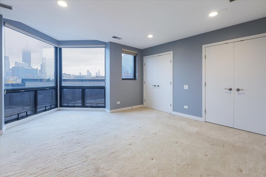 Building Photo - 222 S Racine Ave