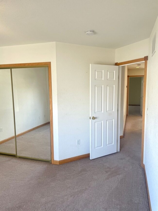 Building Photo - Ranch Home in Great Location