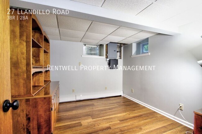 Building Photo - 27 Llandillo Rd