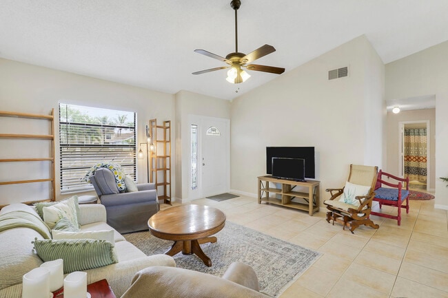Building Photo - 703 Stonewood Ct