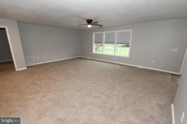 Building Photo - 8 Conover Ln