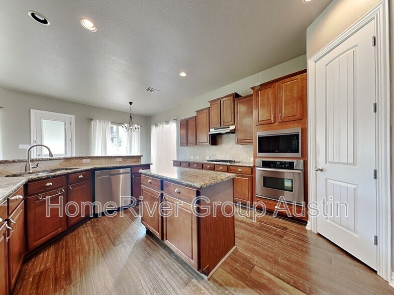Building Photo - 2917 Rambling Creek Ln