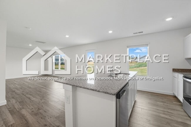 Building Photo - 4151 Hines Ln NE