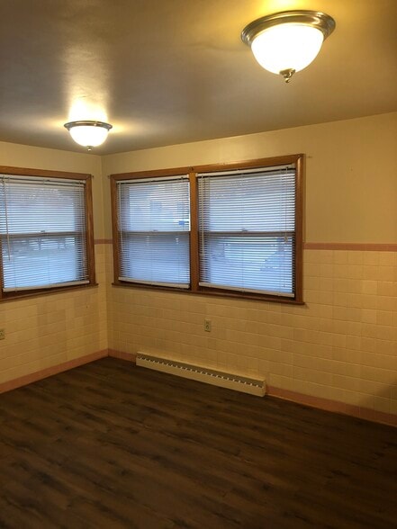 Building Photo - 7009 W Lloyd St