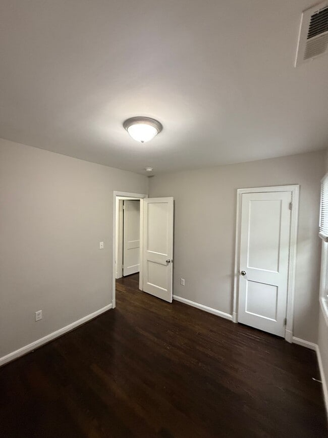 Building Photo - 1419 Overlook St
