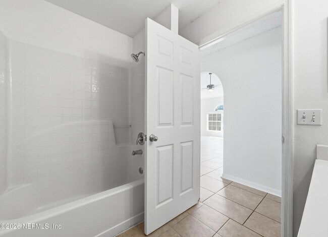 Building Photo - 8451 Oak Crossing Dr W