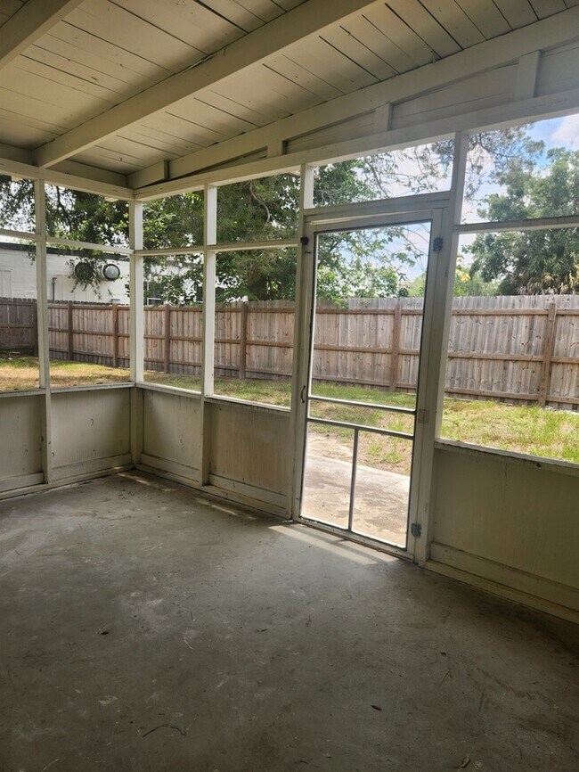 Building Photo - Newly updated 3/1.5 San Marco