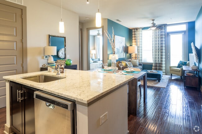 2BR, 2BA 1083SF - Echo