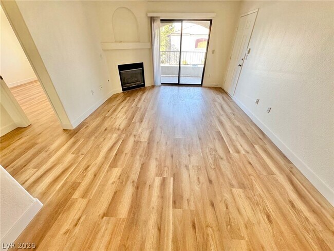 Building Photo - 950 Seven Hills Dr