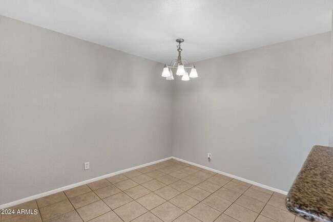 Building Photo - Single Level 3 bedroom Condo In Scottsdale!