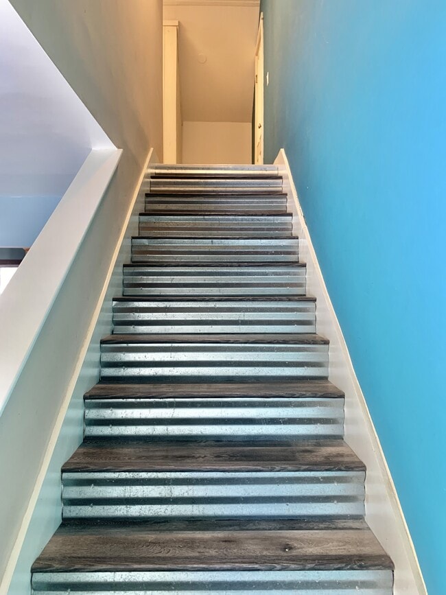 Building Photo - 855 Mann Hill Rd