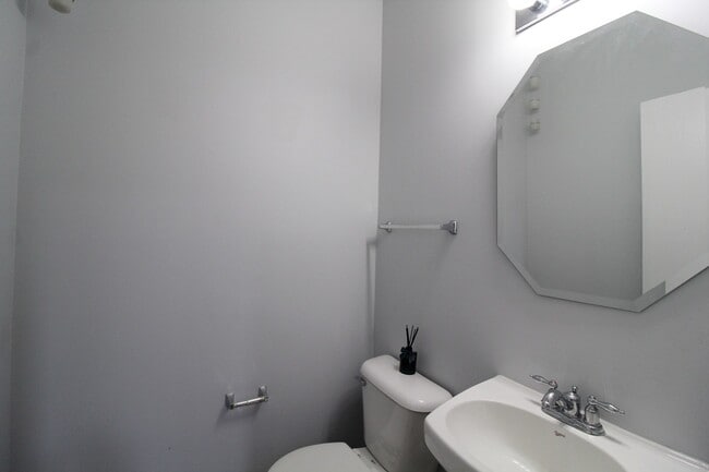 Building Photo - 78 Thomas Ct