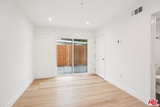 Building Photo - 312 N Coronado St