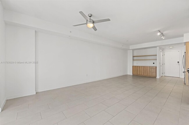 Building Photo - 2150 N Bayshore Dr