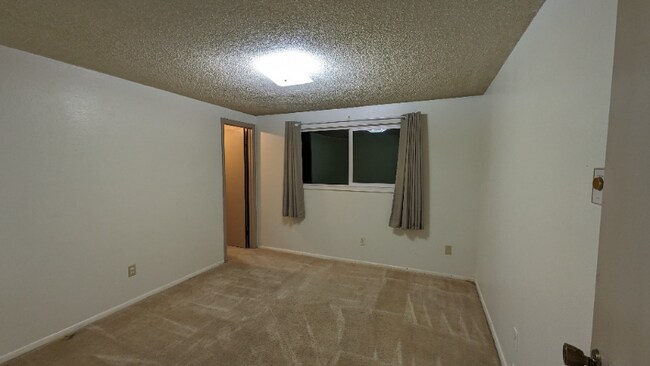 Building Photo - 807 E F St