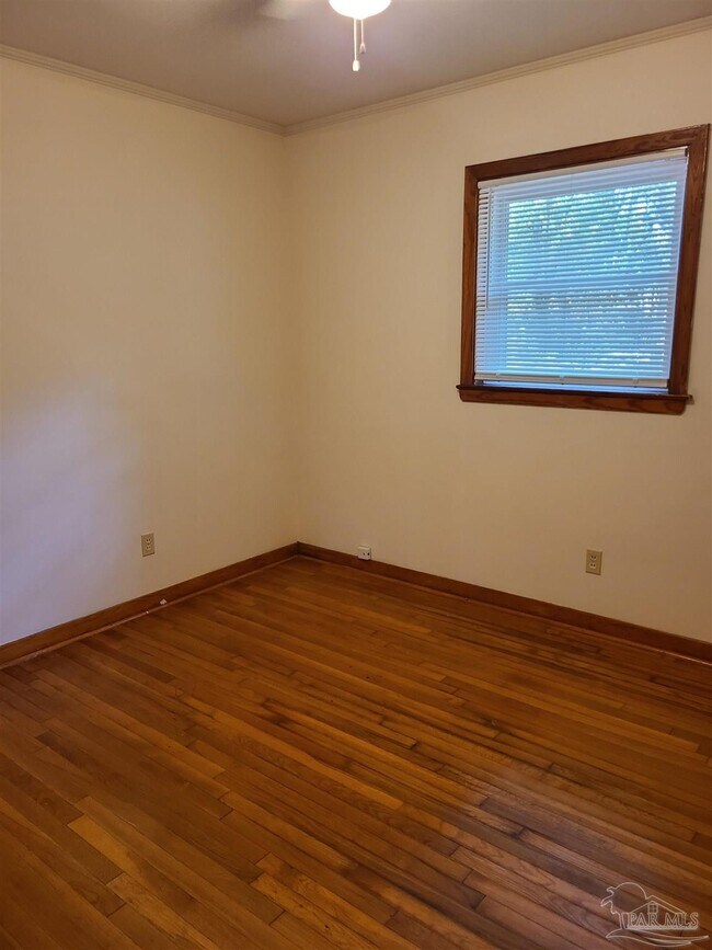 Building Photo - 812 Ash Dr