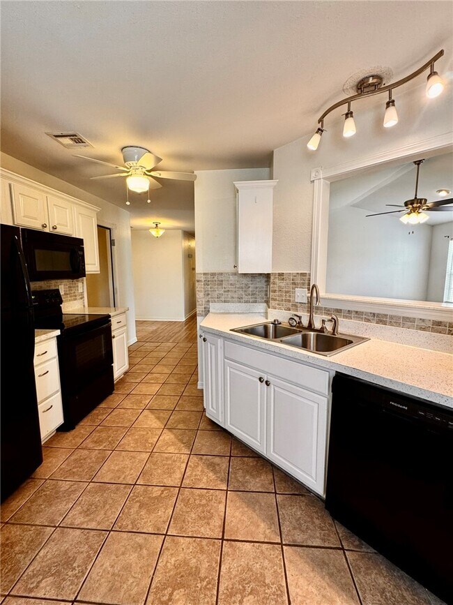 Building Photo - 659 Frances Dr