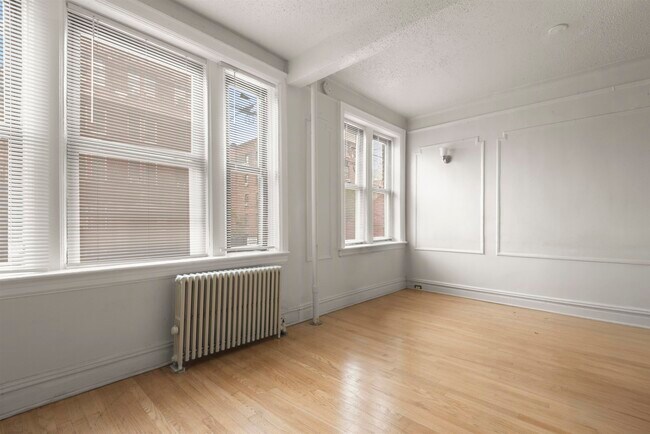 Building Photo - 76 Romaine Ave