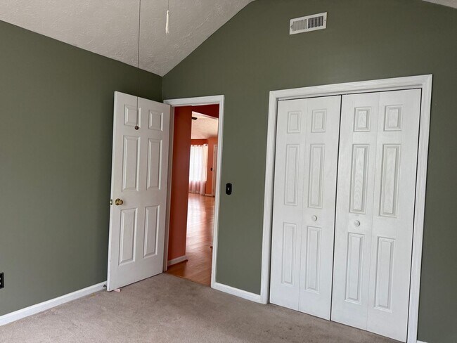 Building Photo - Charming Open-Concept Home in LaVergne